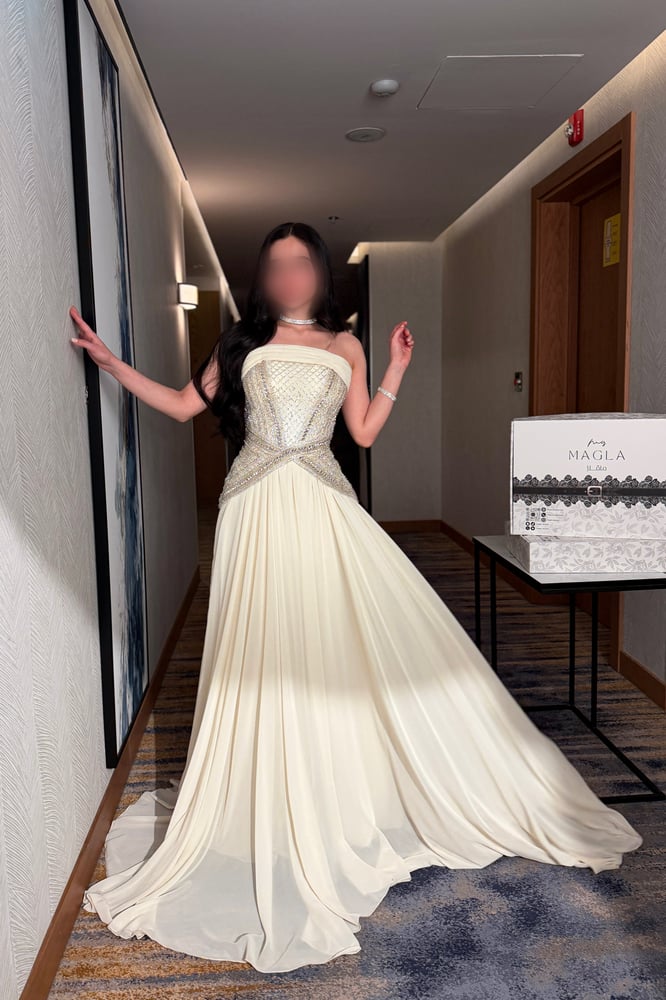 فستان سهرة بتر يلو بكورسيه مع كلوش
