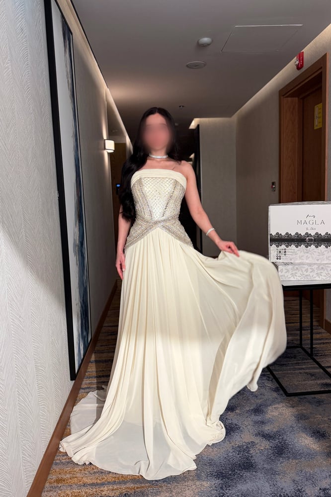 فستان سهرة بتر يلو بكورسيه مع كلوش