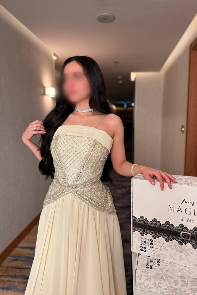 فستان سهرة بتر يلو بكورسيه مع كلوش