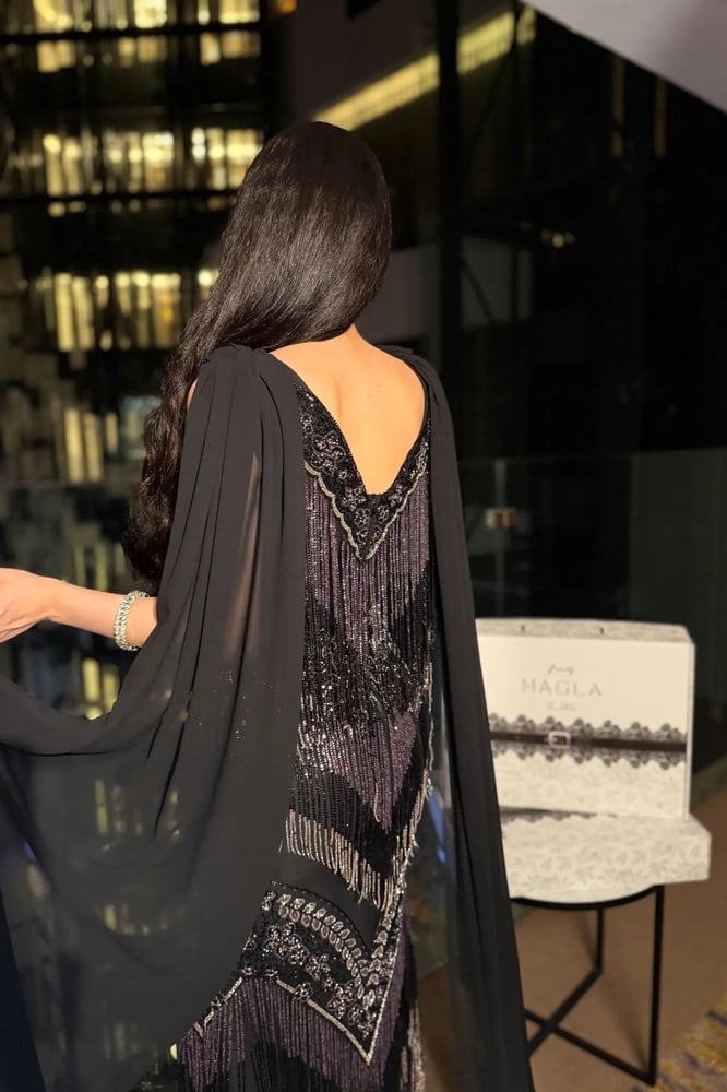 فستان أسود باربي هدب مع شال شيفون