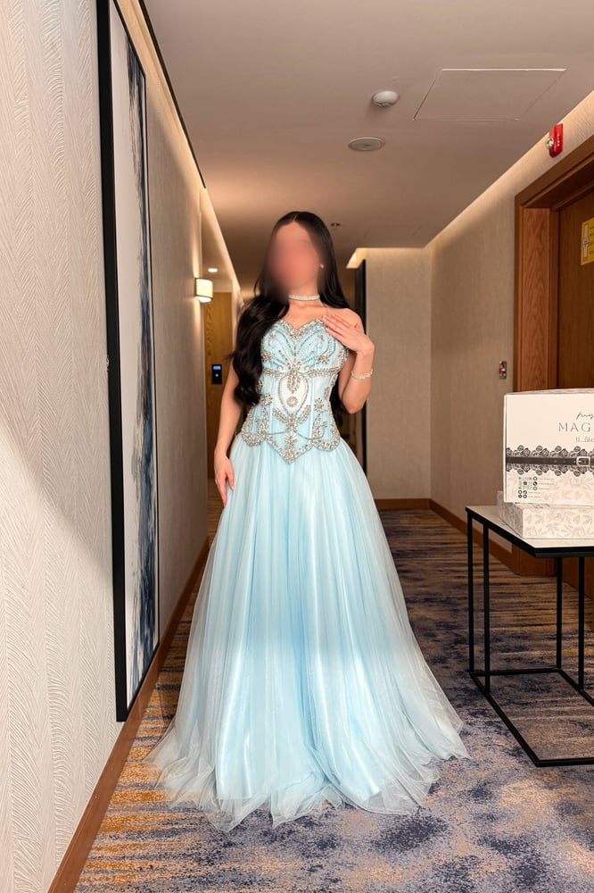 فستان سهرة بيبي بلو بكورسيه تربل كلوش