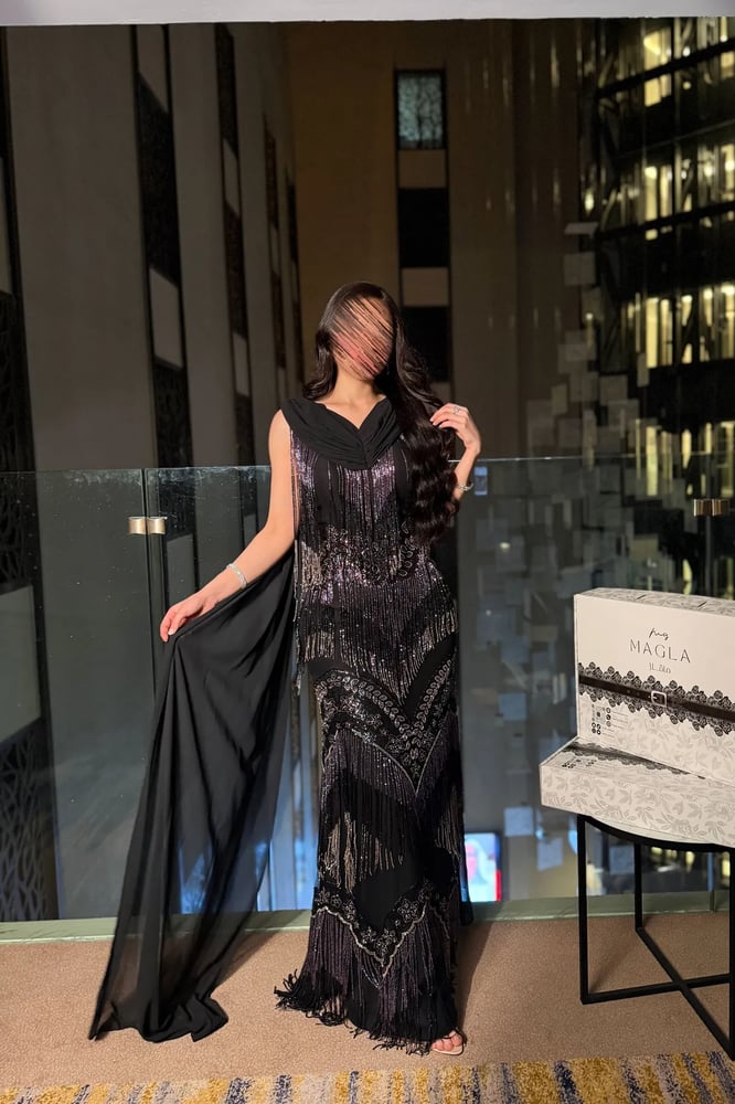 فستان أسود باربي هدب مع شال شيفون