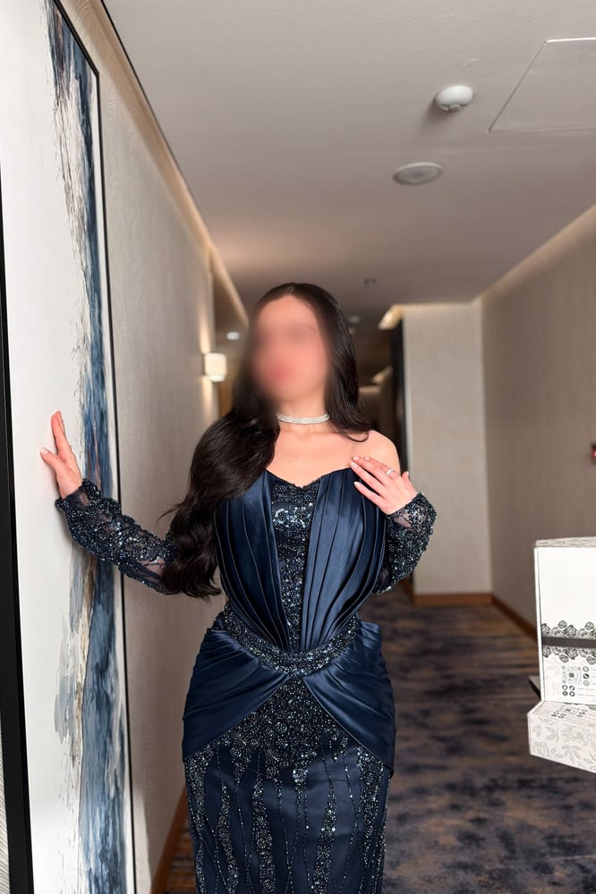 فستان سهرة كحلي سكيني بأكمام منفصله