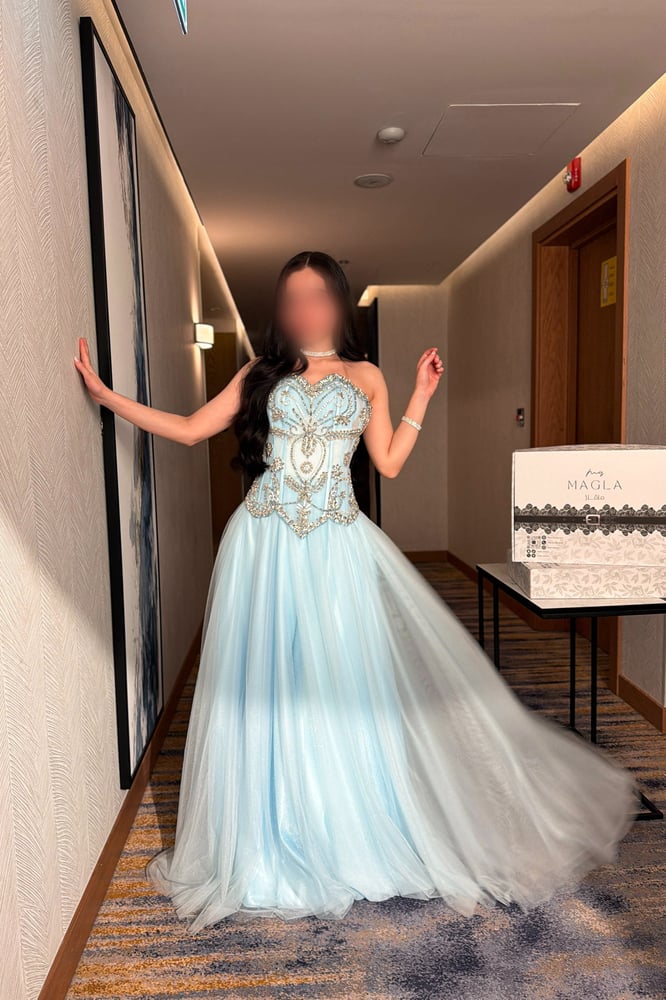 فستان سهرة بيبي بلو بكورسيه تربل كلوش