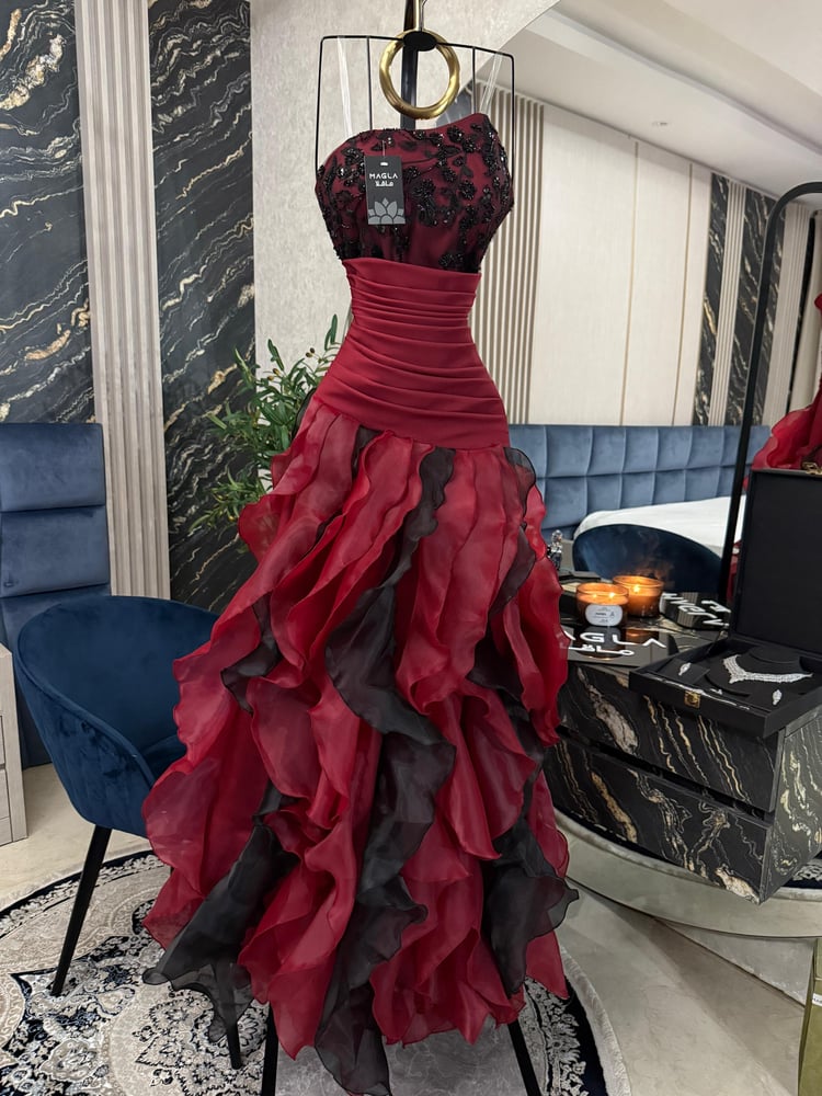 فستان لارا