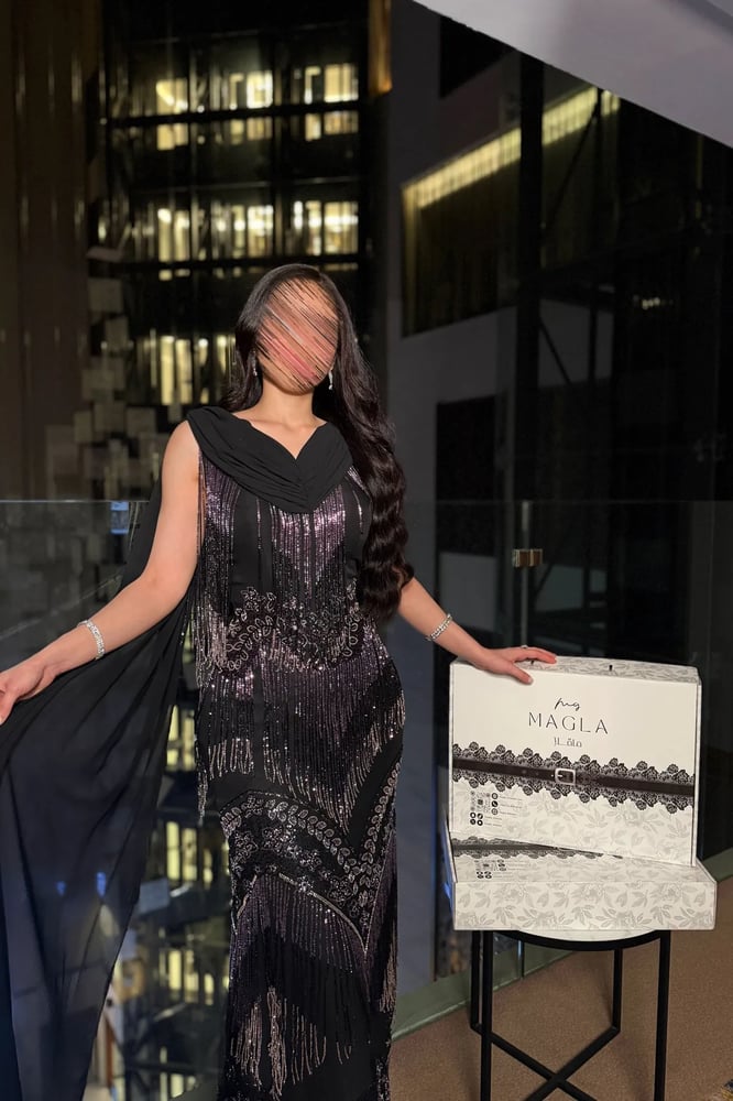 فستان أسود باربي هدب مع شال شيفون