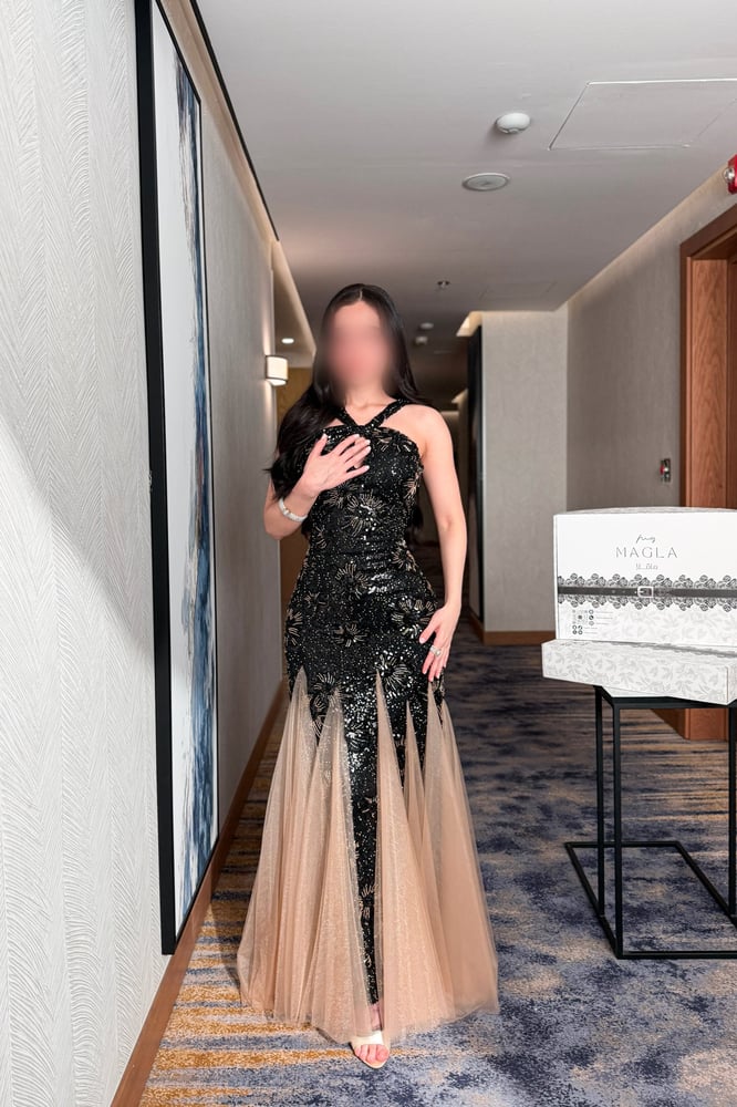 فستان سهرة أسود وبيج كلوش بكسرات - مينال بلس