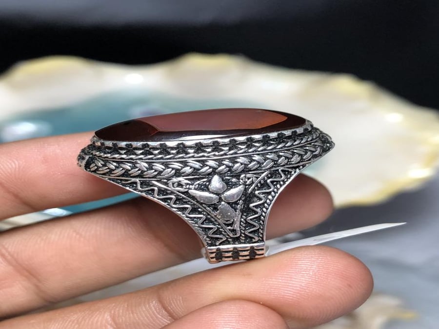 خاتم فضه بحجر العقيق اليماني المزعفر  صياغة يمانيه فاخرة