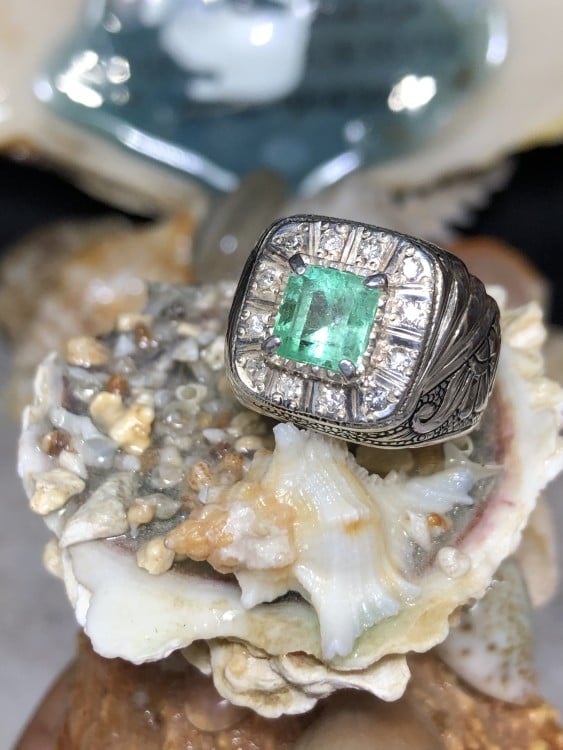 خاتم فضه بحجر زمرد كولمبي طبيعي صياغة AZ