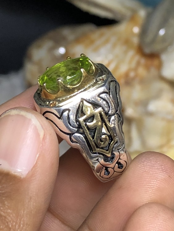 خاتم فضه بحجرالزبرجد صياغه ايرانيه (عباسيان) الحجر فيه كرك