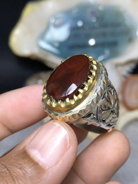 خاتم فضه بحجر العقيق اليماني الكرزي  المزعفر  صياغه ايرانيه (كرار)