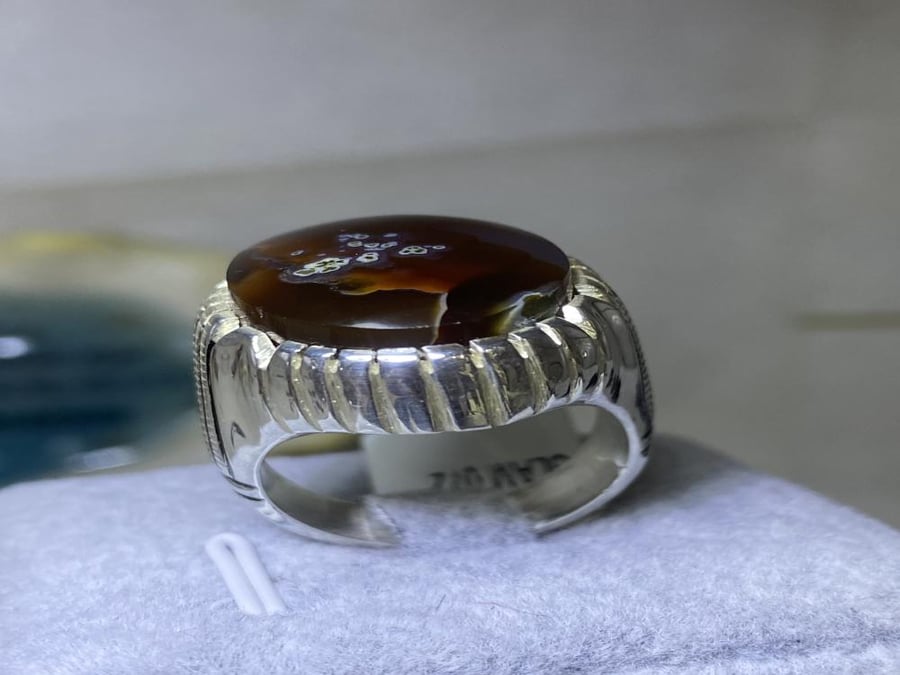 خاتم فضه بحجر العقيق اليماني الكرزي المزعفر صياغة غلام