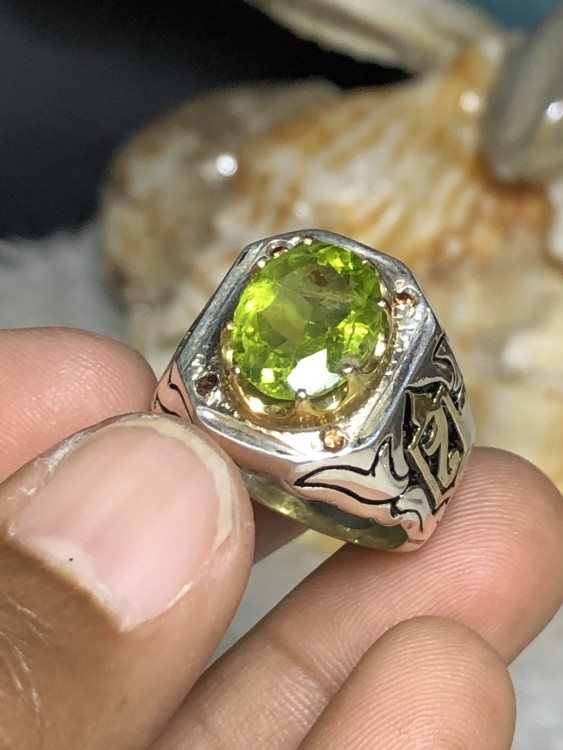 خاتم فضه بحجرالزبرجد صياغه ايرانيه (عباسيان) الحجر فيه كرك