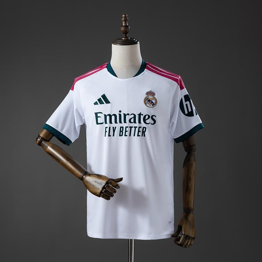 تيشيرت او طقم ريال مدريد