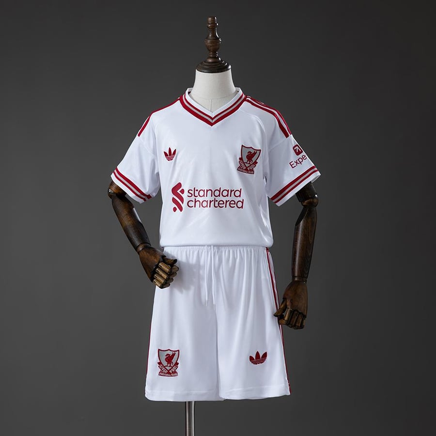 طقم ليفربول  - اطفال