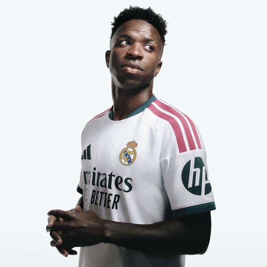 تيشيرت او طقم ريال مدريد