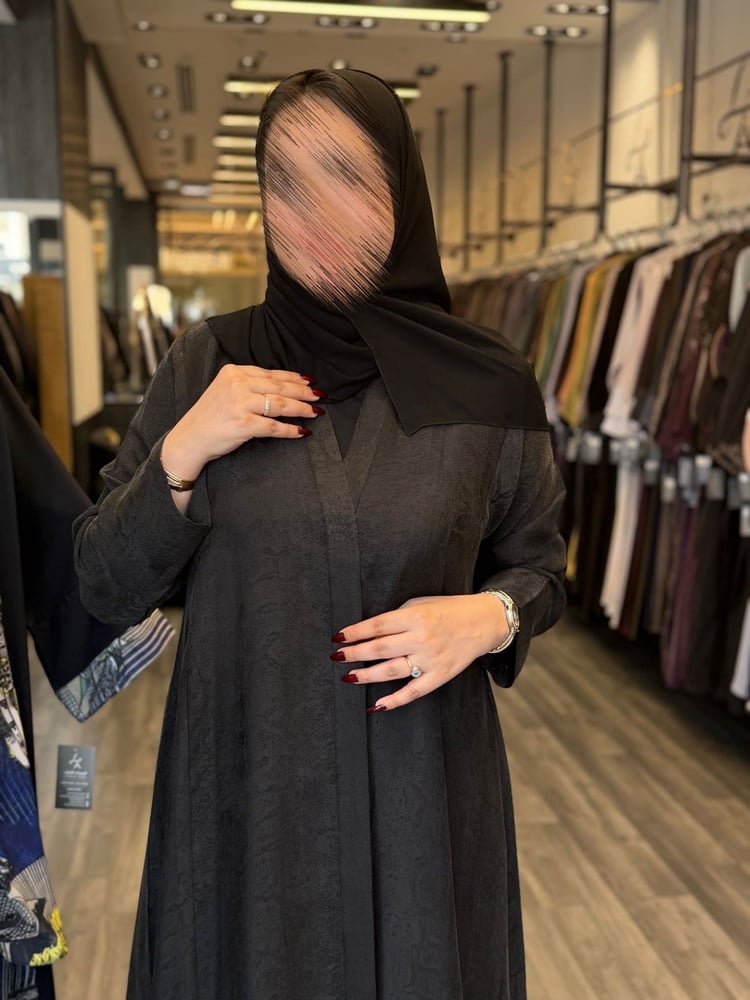 عباية نسج حرير تركي بقصة A-Line وكلوش مع طرحة