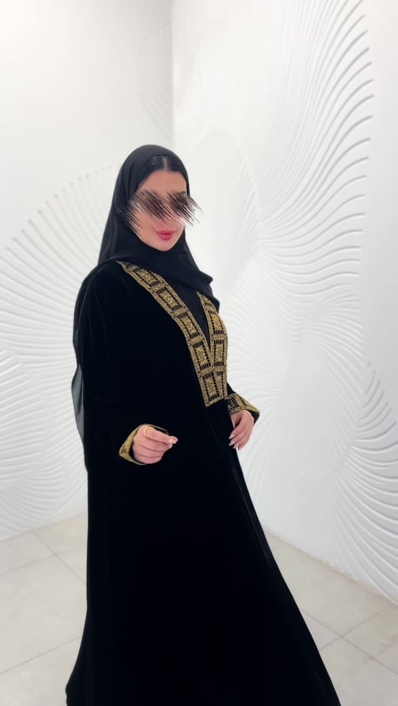 عباية مخمل كلفة ع الاكمام قصة مربع