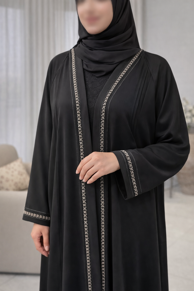 عباية كريب استرتش اسود خطوط