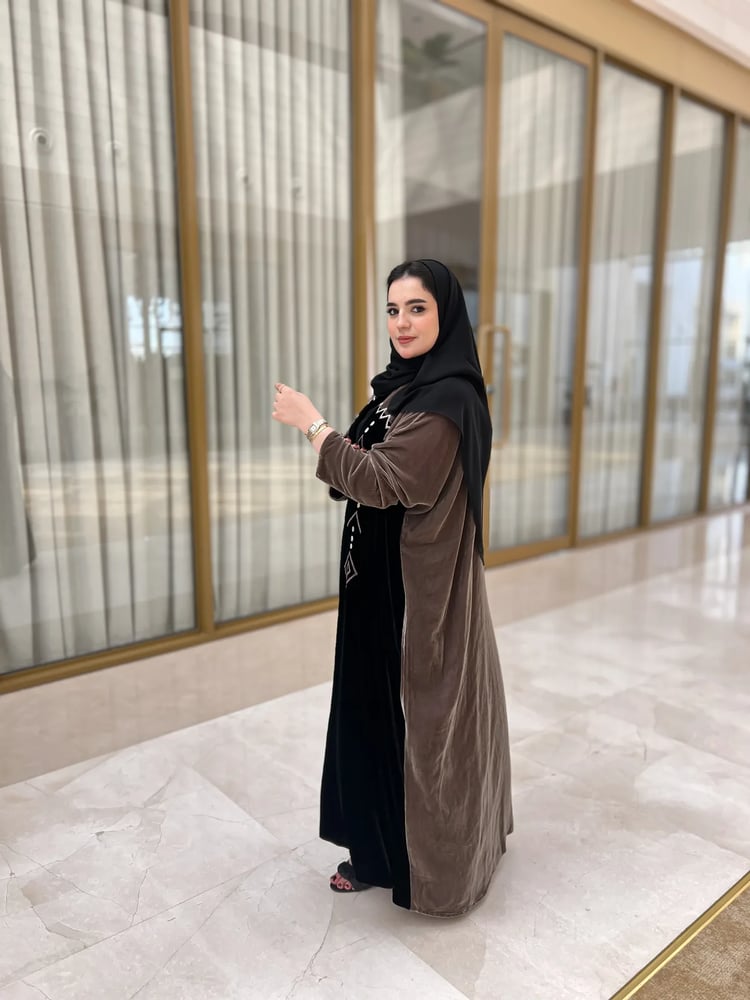 عباية مخمل طبيعي لونين شك