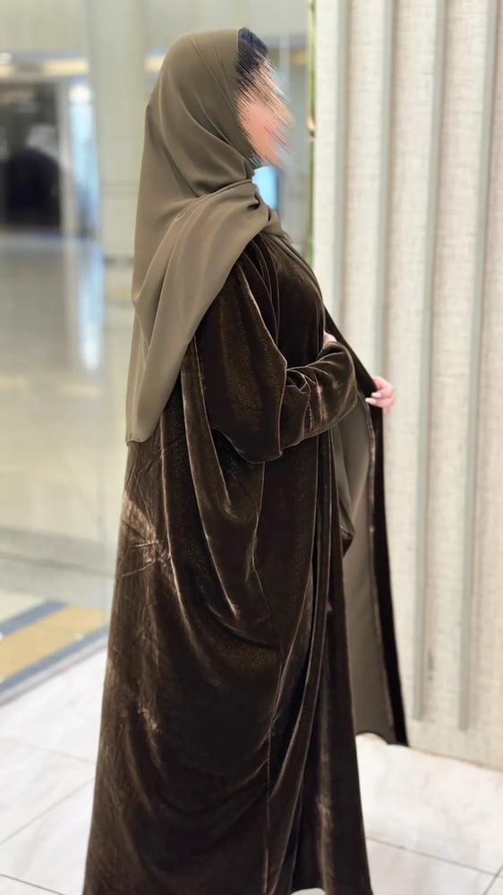 عباية مخمل بني ساده نص فراشة
