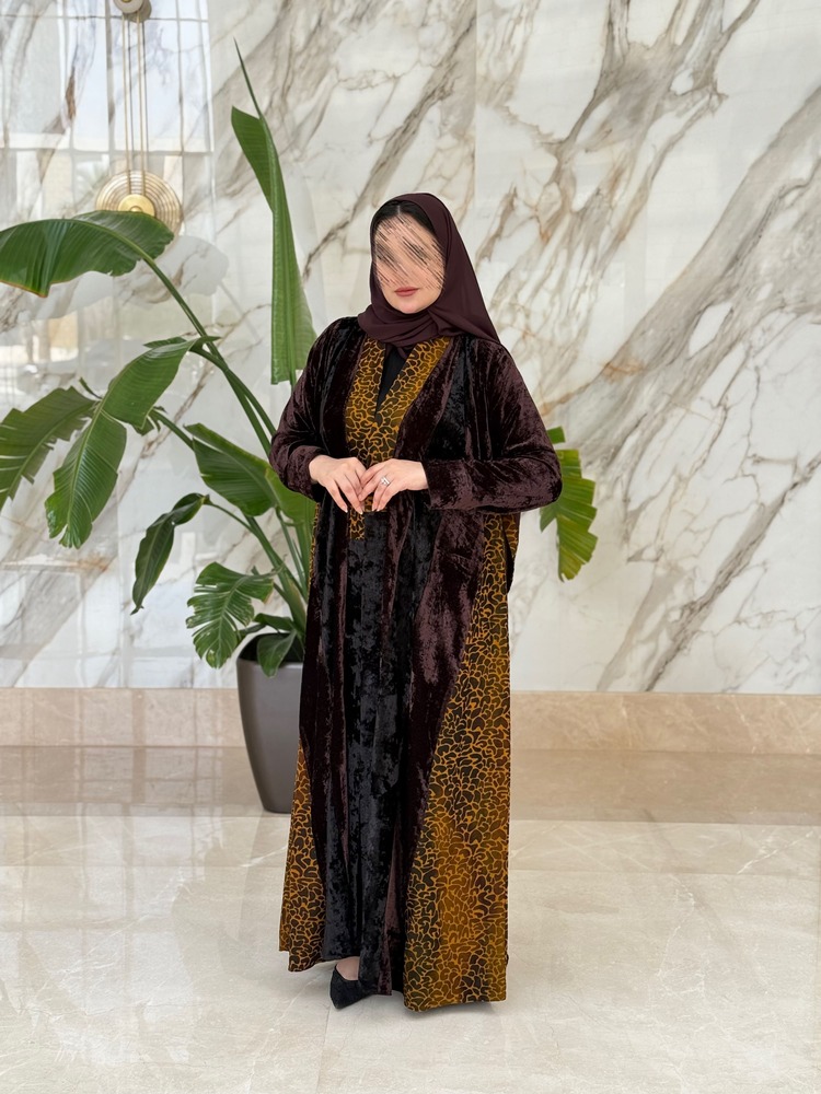 عباية مخمل شتوية تايغر من الحجاب الانيق