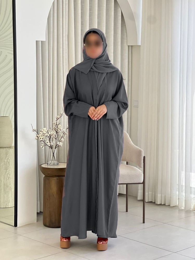 عباية ترف لمسة  حرير كلوش نص فراشة