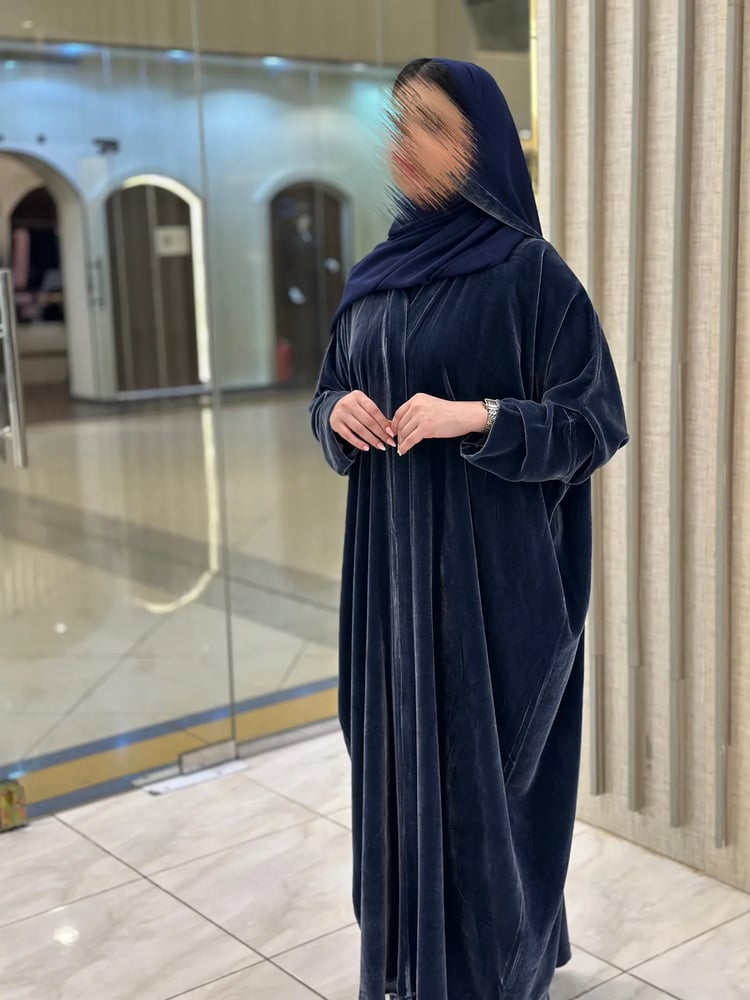 عباية مخمل طبيعي رصاصاي قصه نص فراشة