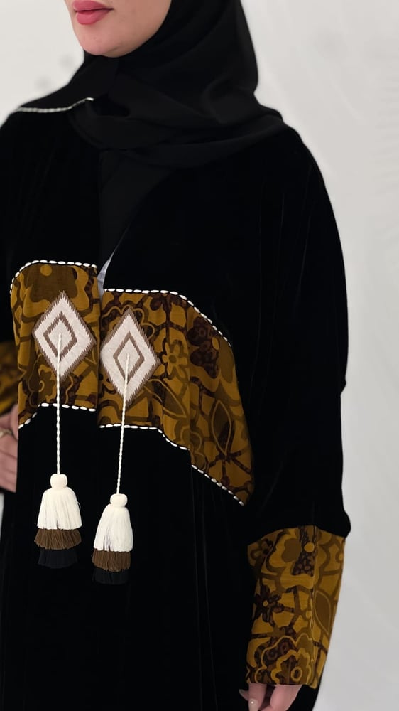 عباية مخمل طبيعي تدخيلة حرير دندوش