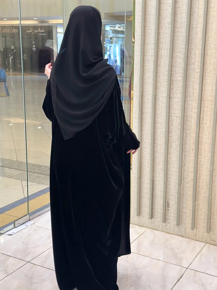 عباية مخمل طبيعي اسود قصه نص فراشة