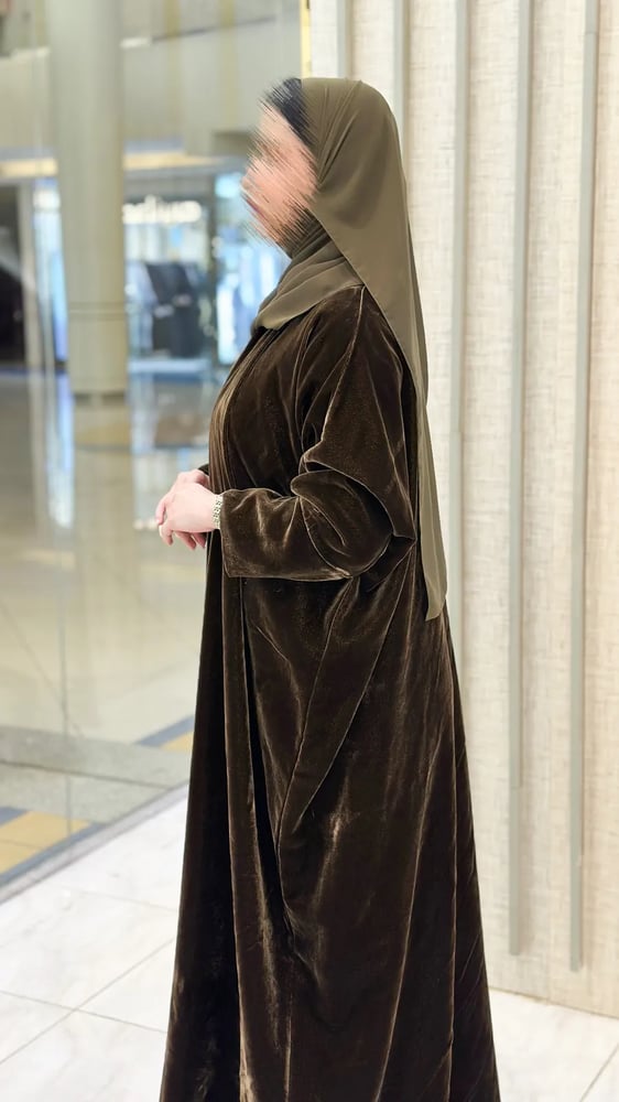 عباية مخمل بني ساده نص فراشة