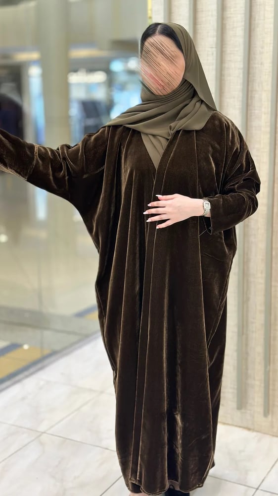 عباية مخمل بني ساده نص فراشة