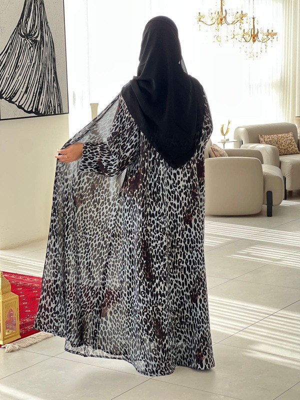 عباية شيفون تايغر كلوش بقصة مربعة مميزة