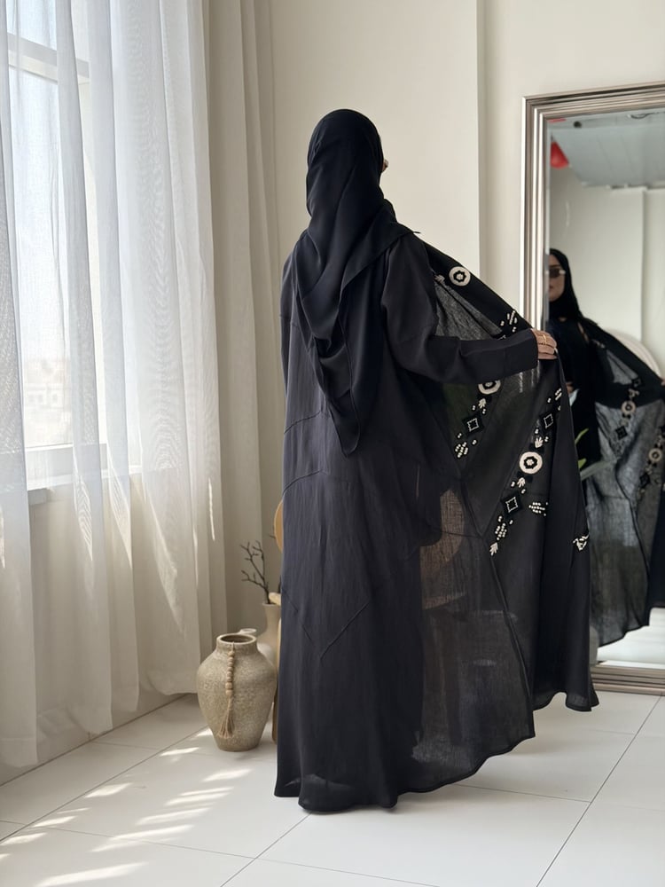 عباية لنن هندي طبيعي بتطريز وشك يدوي مع طرحة