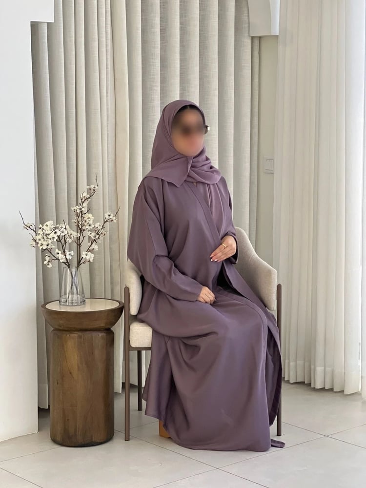 عباية ترف لمسة  حرير كلوش نص فراشة