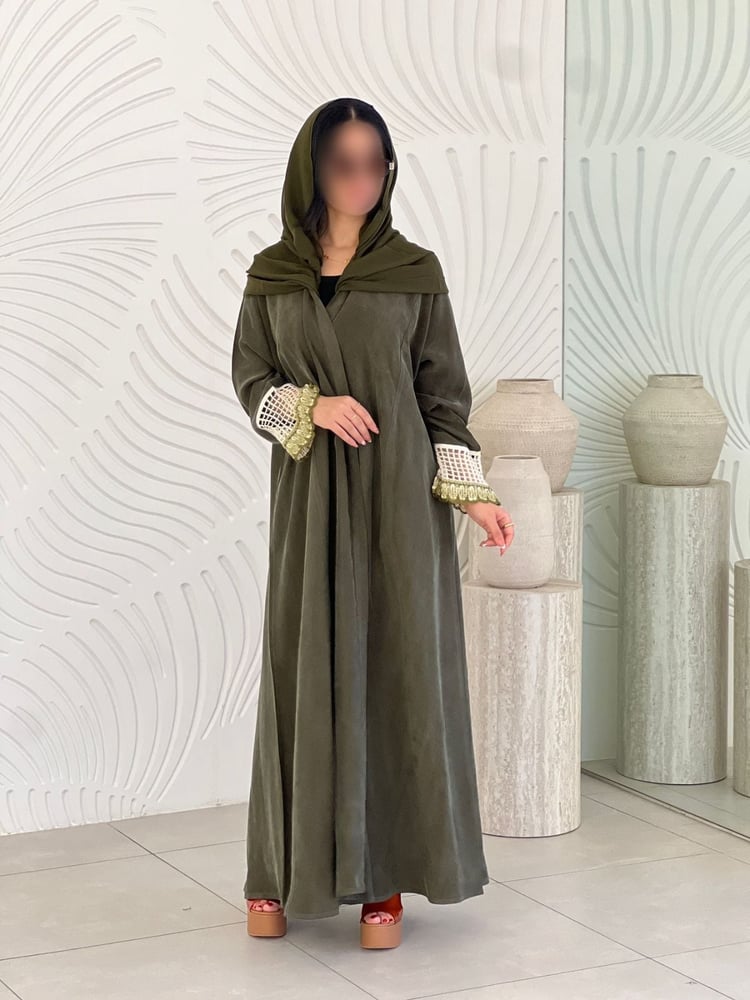 عباية هيلينا حرير مغسول كلفه كلوش