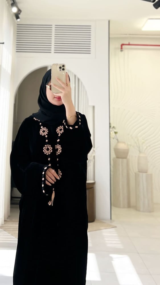 عباية مخمل نص فراشة رسمات شك