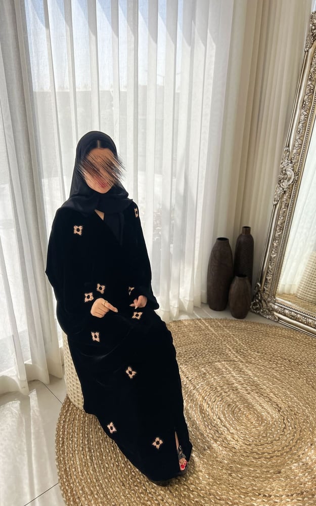 عباية شتوية مخمل قصة فراشة رسمات شك