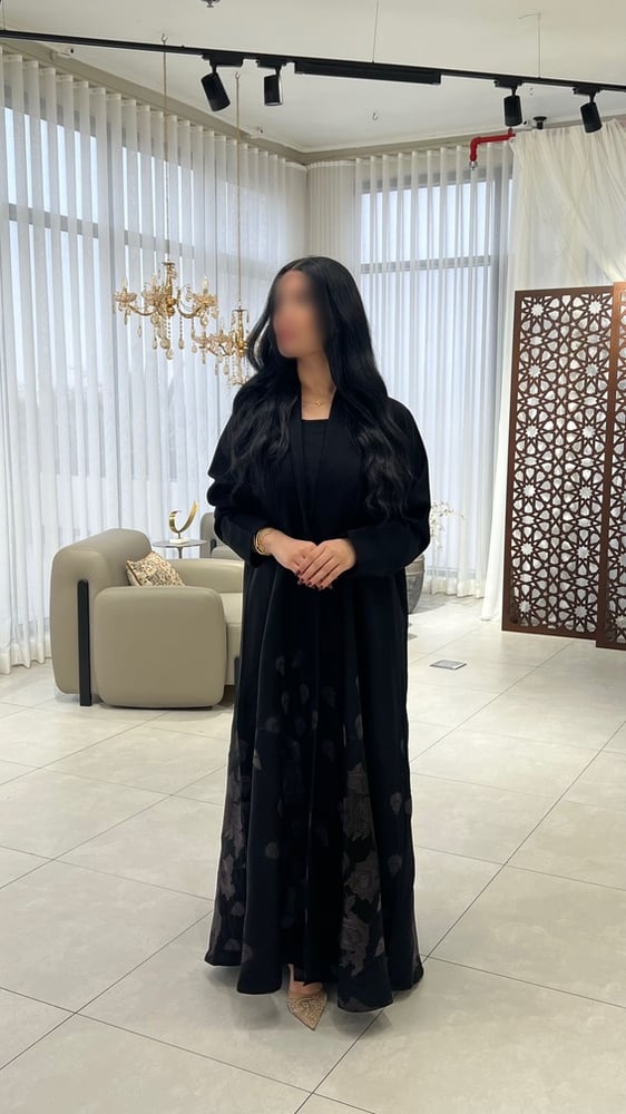 عباية كتان رسمات في الاسفل