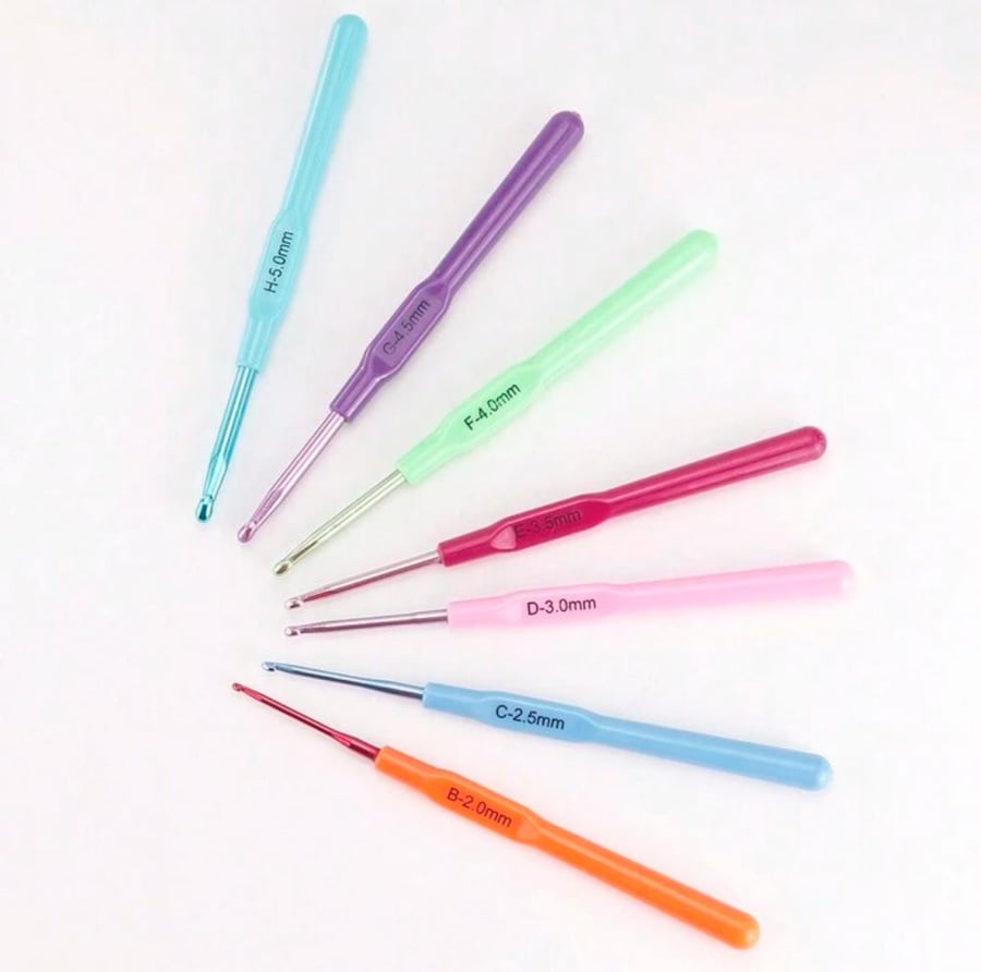 Set of 7 crochet hooks (plastic handle)