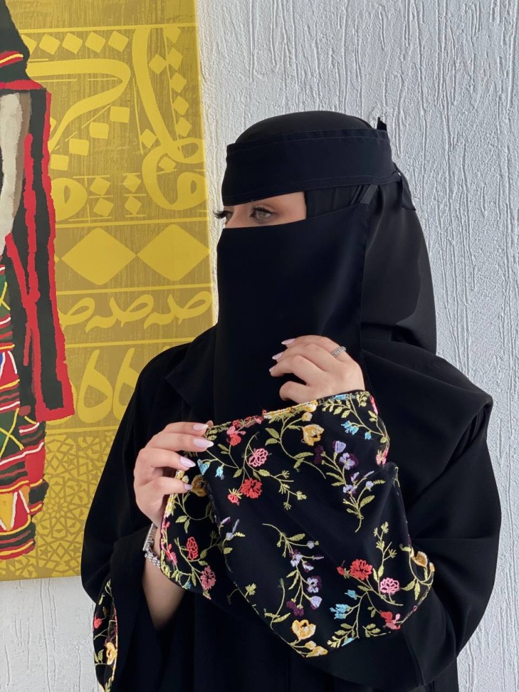 Flowered abaya