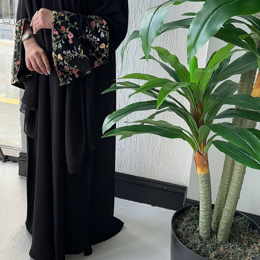 Flowered abaya