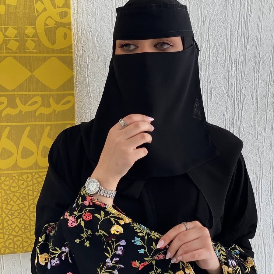Flowered abaya