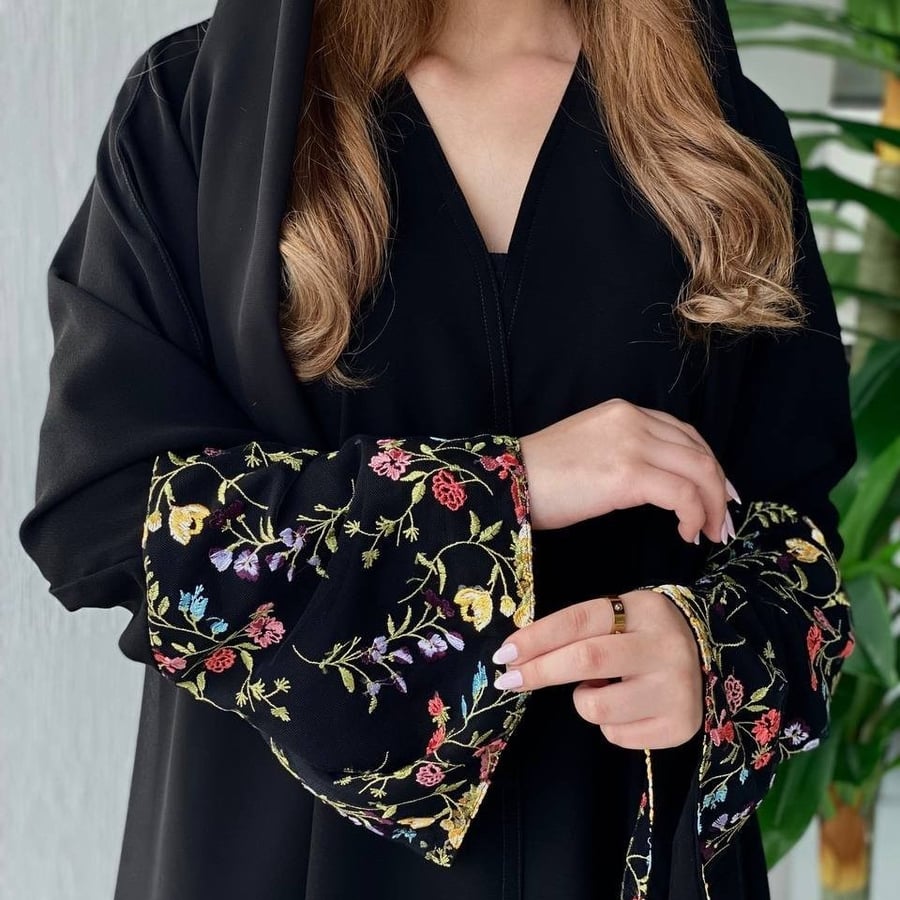 Flowered abaya