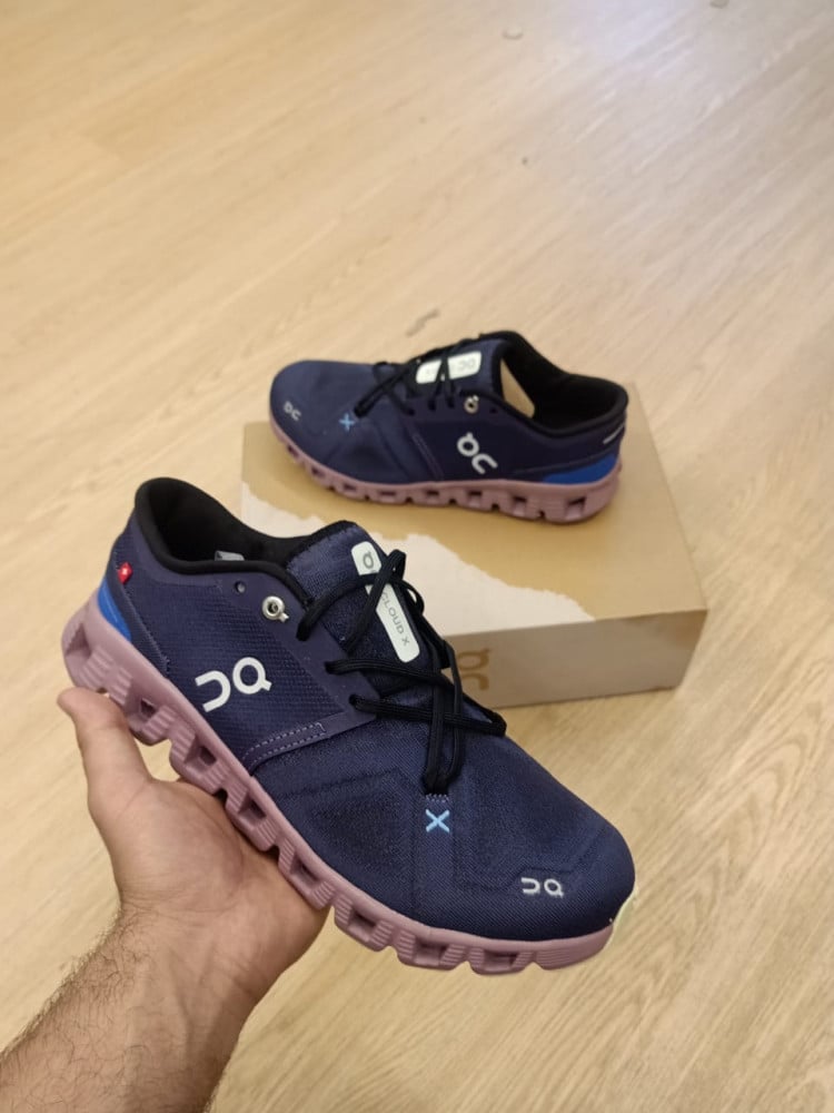 Men's sports sneakers