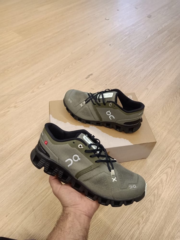 Men's sports sneakers