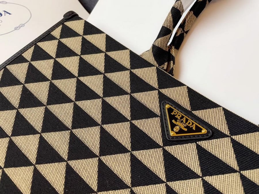 prada شنطة