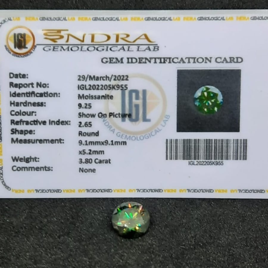 حجر موزنايت 3.8 قيراط بشهادة IGL