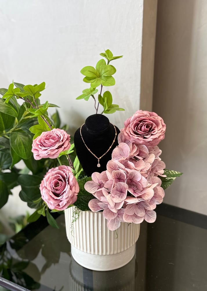 Swarovski necklace bracelet luxurious vase