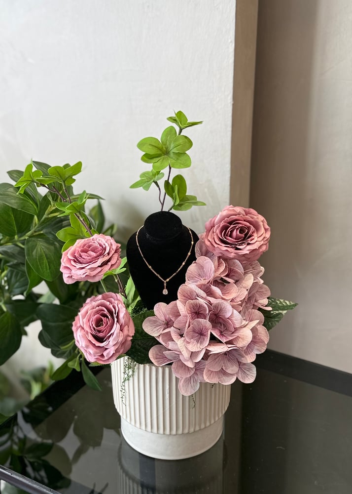 Swarovski necklace bracelet luxurious vase
